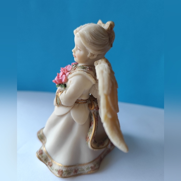 Sarah’s Angels 10th Anniversary Collection ‘April’ figurine - Picture 5 of 7